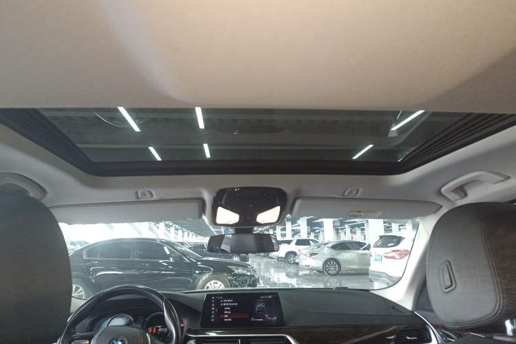 Used BMW 5 Series 2018 525Li Luxury Package Headliner