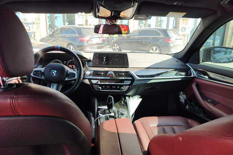 Used BMW 5 Series 2018 Restyled 530Li Leading Edition M Sport Package Headliner