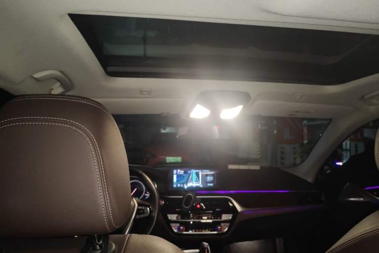 Used BMW 5 Series 2018 525Li Luxury Package Headliner