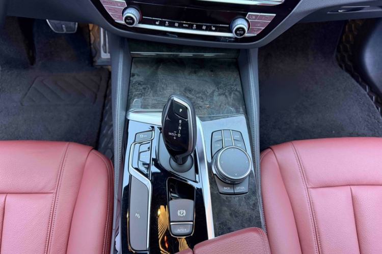 Used BMW 5 Series 2018 Facelifted 530Li xDrive M Sport Package Interior 1