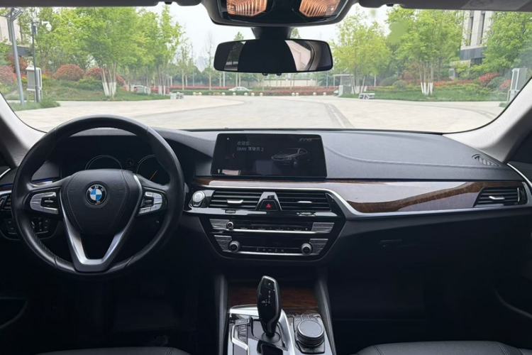 Used BMW 5 Series 2018 525Li Luxury Package Interior 1