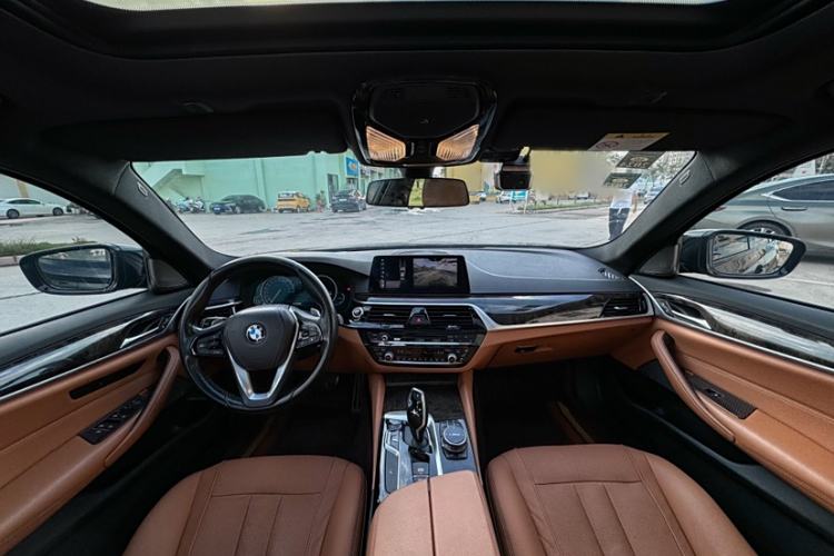 Used BMW 5 Series 2018 530Li Leading Model M Sport Package Interior 1