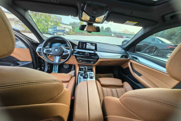 Used BMW 5 Series 2018 525i M Sport Package Interior 1