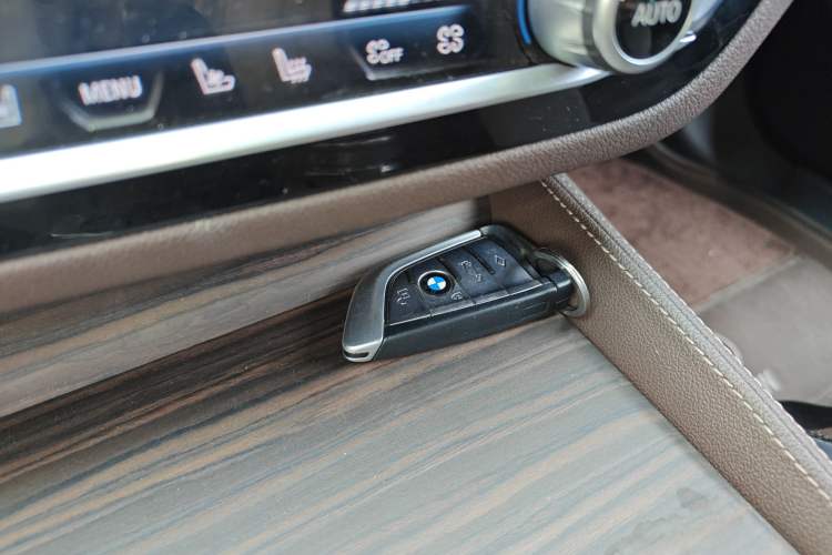 Used BMW 5 Series 2018 530Li xDrive Luxury Package Interior 1