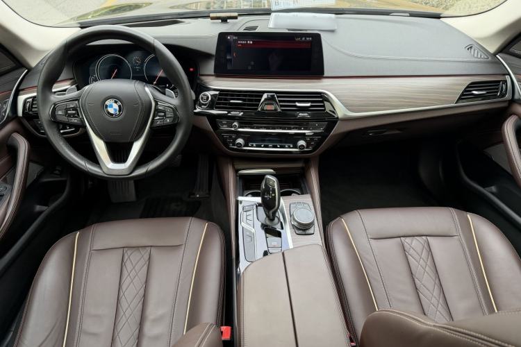 Used BMW 5 Series 2018 530Li Luxury Edition Premium Package Interior 1