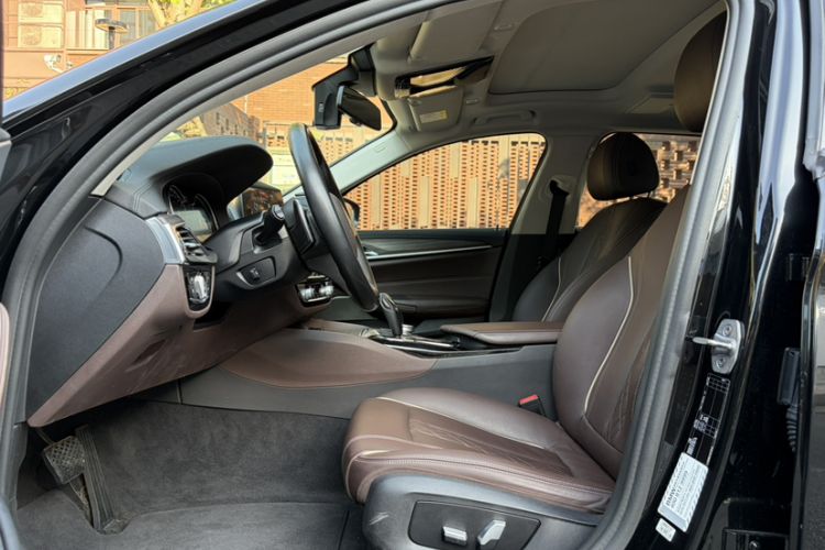 Used BMW 5 Series 2018 Facelifted 530Li Luxury Edition Premium Package Interior 10