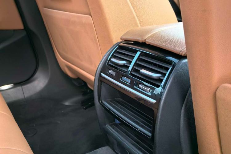 Used BMW 5 Series 2018 525i M Sport Package Interior 10