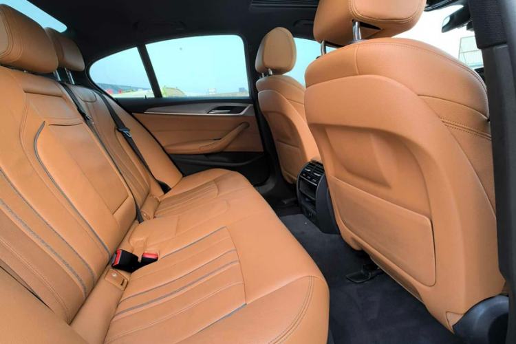 Used BMW 5 Series 2018 525i M Sport Package Interior 11