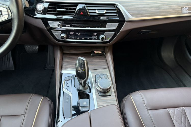 Used BMW 5 Series 2018 Facelifted 530Li Luxury Edition Premium Package Interior 12