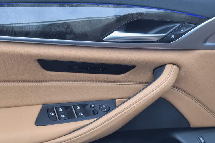 Used BMW 5 Series 2018 530Li Leading Model M Sport Package Interior 12