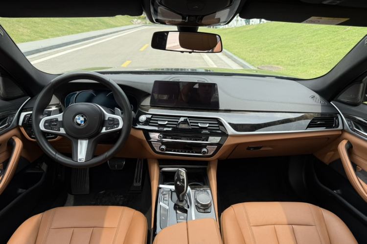 Used BMW 5 Series 2018 Restyled 530Li Leading Edition M Sport Package Interior 2