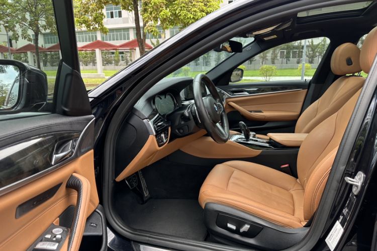 Used BMW 5 Series 2018 Restyled 530Li Leading Edition M Sport Package Interior 2