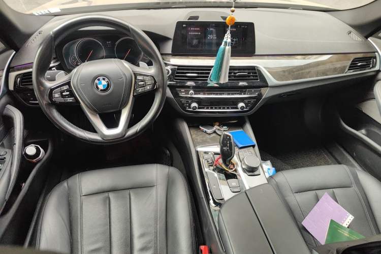 Used BMW 5 Series 2018 530Li Leading Model M Sport Package Interior 2