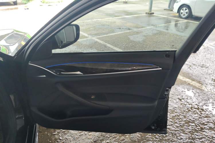 Used BMW 5 Series 2018 525Li M Sport Package Interior 2
