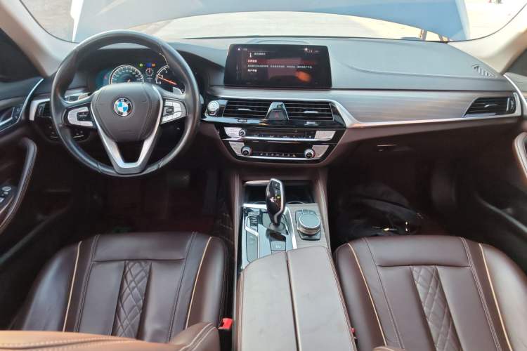 Used BMW 5 Series 2018 Facelifted 530Li xDrive Luxury Package Interior 2