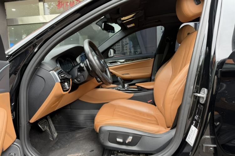 Used BMW 5 Series 2018 530Li Leading Model M Sport Package Interior 3