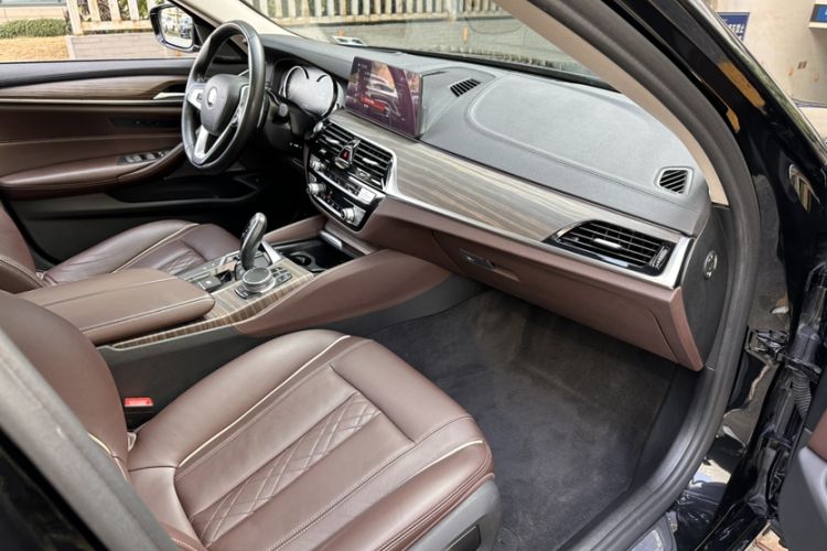 Used BMW 5 Series 2018 Facelifted 530Li Luxury Edition Premium Package Interior 3