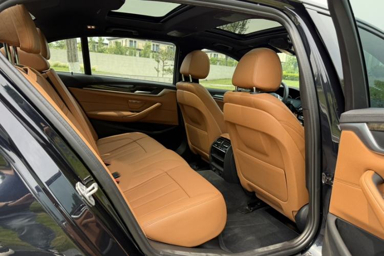 Used BMW 5 Series 2018 Restyled 530Li Leading Edition M Sport Package Interior 3