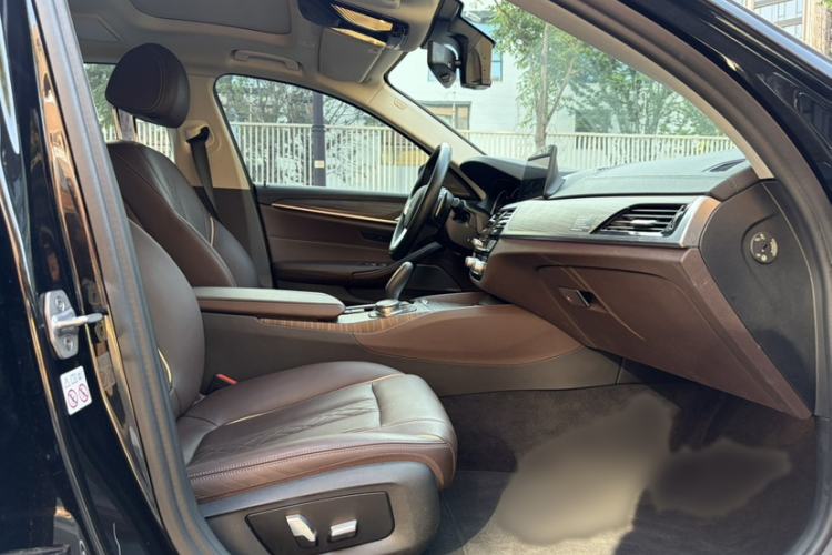 Used BMW 5 Series 2018 Facelifted 530Li Luxury Edition Premium Package Interior 3