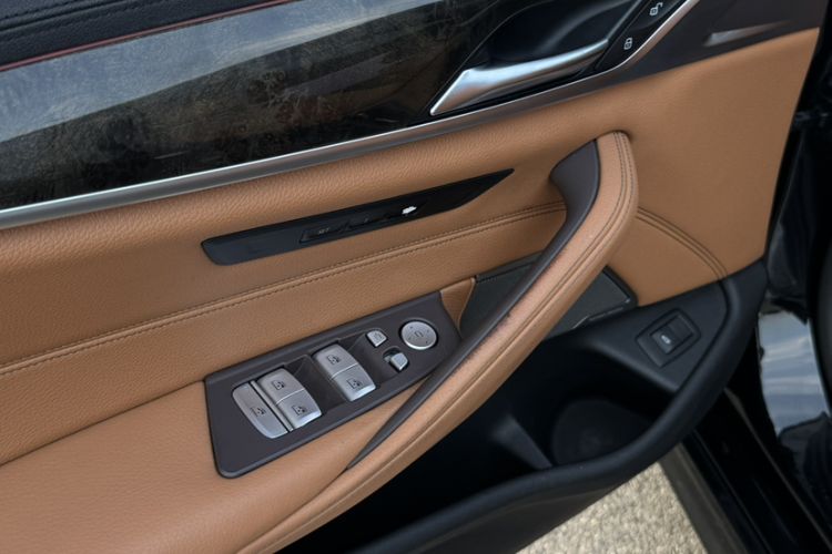 Used BMW 5 Series 2018 Restyled 530Li Luxury Edition M Sport Package Interior 3