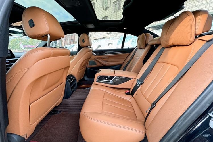Used BMW 5 Series 2018 530Li Leading Model M Sport Package Interior 3