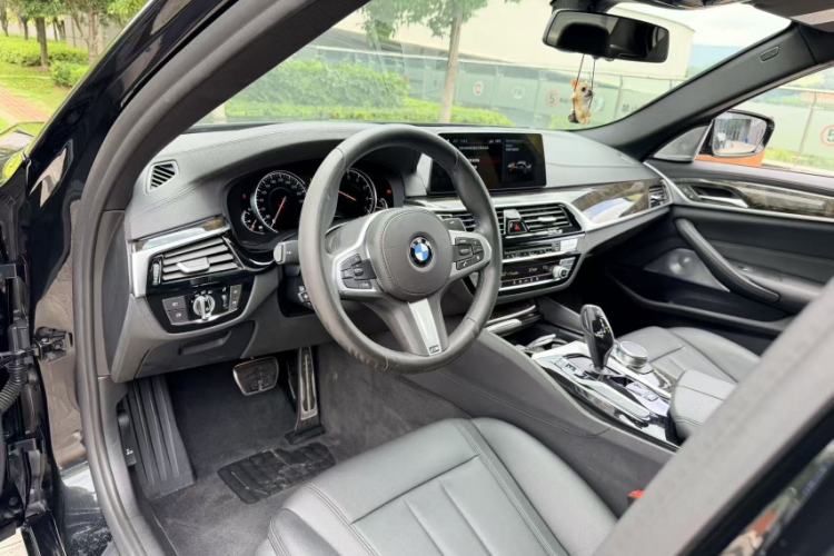Used BMW 5 Series 2018 525Li M Sport Package Interior 3