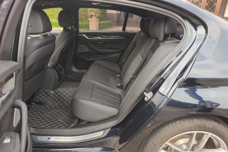 Used BMW 5 Series 2018 525Li M Sport Package Interior 3