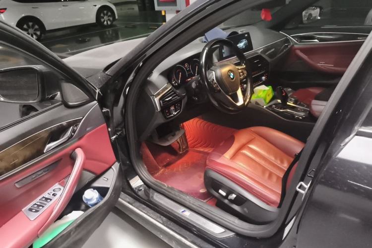 Used BMW 5 Series 2018 530Li Leading Model M Sport Package Interior 3