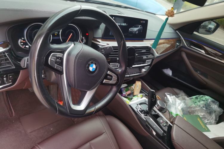 Used BMW 5 Series 2018 525Li Luxury Package Interior 3