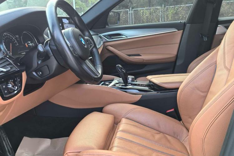 Used BMW 5 Series 2018 525i M Sport Package Interior 3