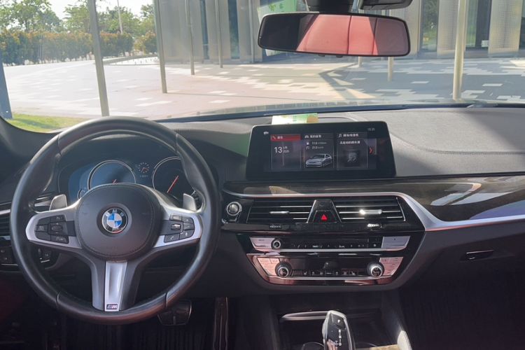 Used BMW 5 Series 2018 530Li Leading Model M Sport Package Interior 3