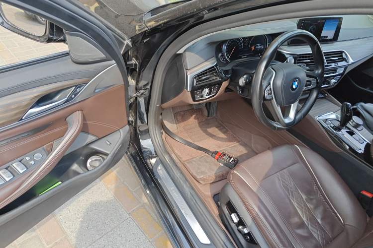 Used BMW 5 Series 2018 530Li xDrive Luxury Package Interior 3