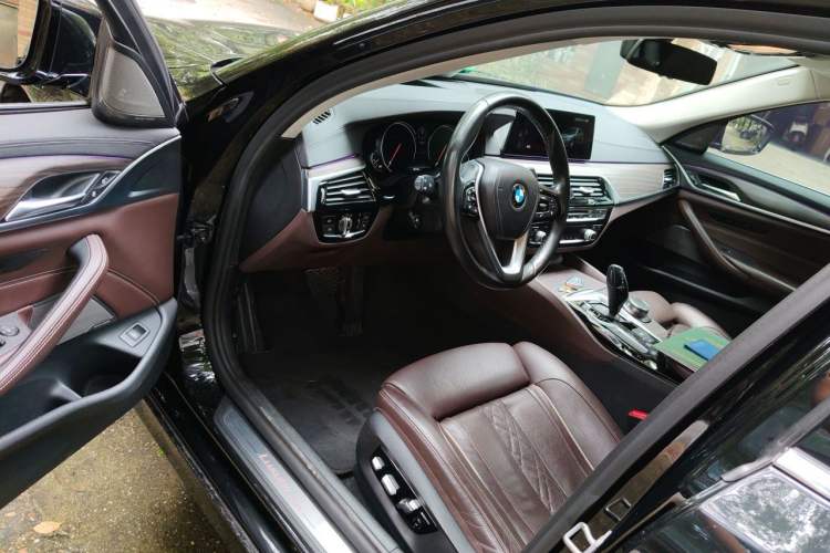 Used BMW 5 Series 2018 Revised 540Li Executive Edition Interior 3