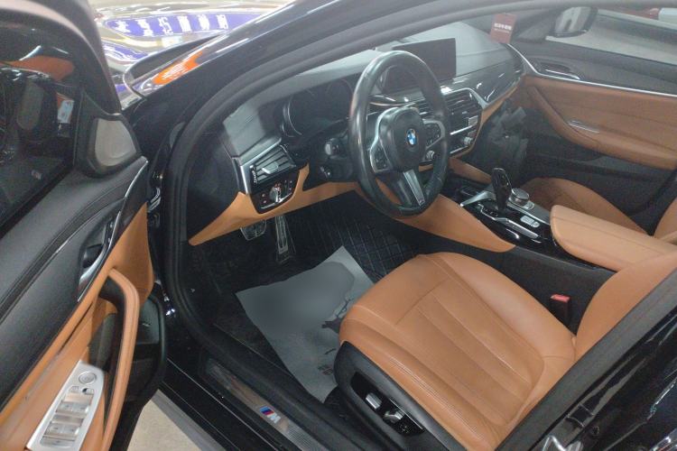 Used BMW 5 Series 2018 Facelifted 530Li xDrive M Sport Package Interior 3