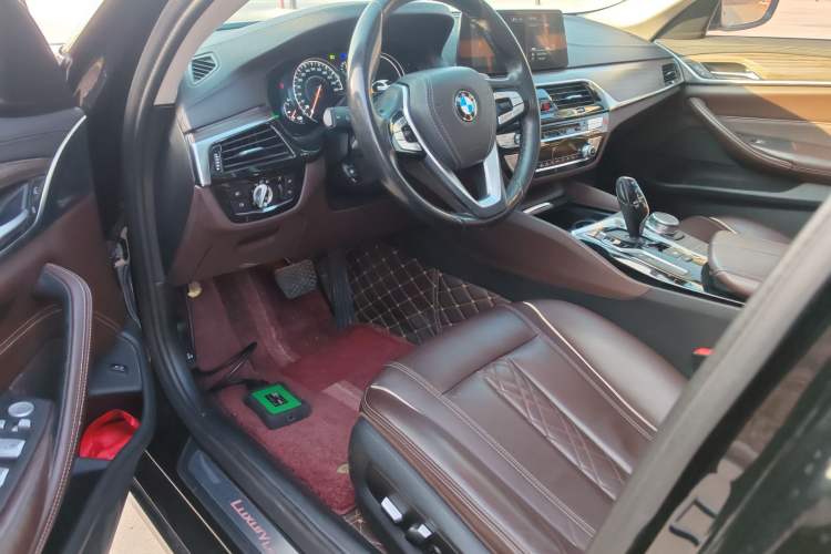 Used BMW 5 Series 2018 Facelifted 530Li xDrive Luxury Package Interior 3