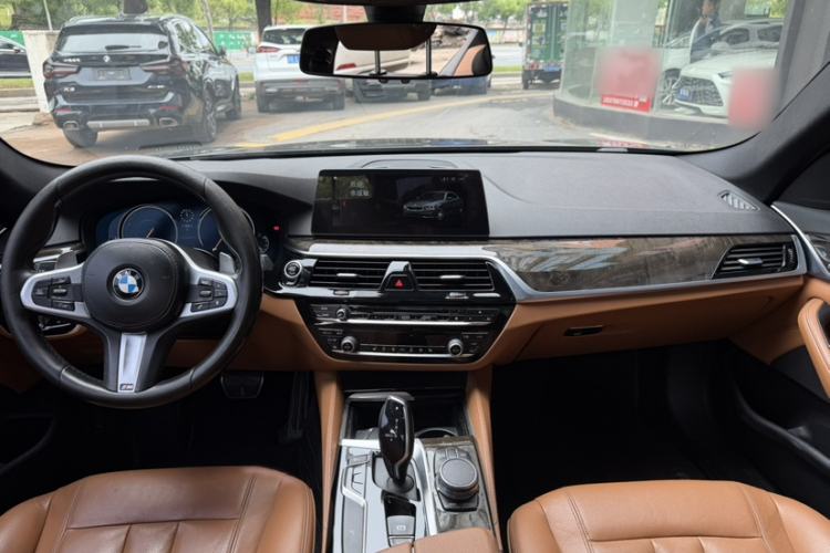 Used BMW 5 Series 2018 530Li Leading Model M Sport Package Interior 4