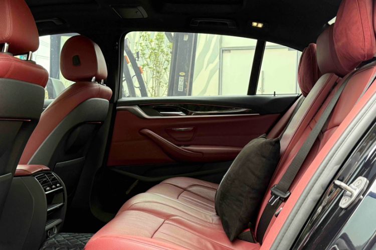 Used BMW 5 Series 2018 Facelifted 530Li xDrive M Sport Package Interior 4