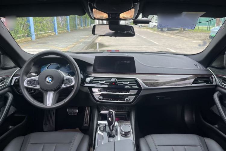 Used BMW 5 Series 2018 525Li M Sport Package Interior 4
