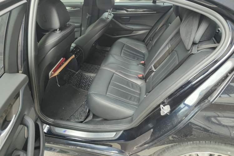 Used BMW 5 Series 2018 530Li Leading Model M Sport Package Interior 4
