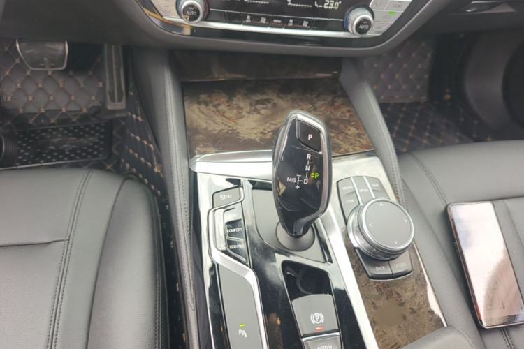Used BMW 5 Series 2018 525Li M Sport Package Interior 4