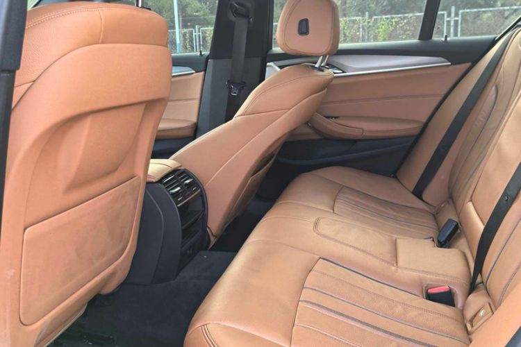 Used BMW 5 Series 2018 525i M Sport Package Interior 4