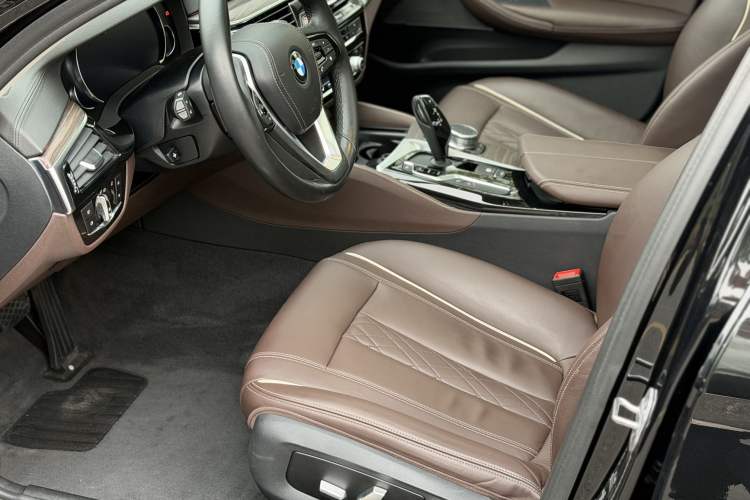 Used BMW 5 Series 2018 530Li Luxury Edition Premium Package Interior 4