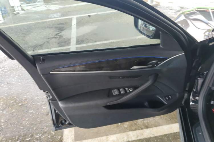 Used BMW 5 Series 2018 525Li M Sport Package Interior 4