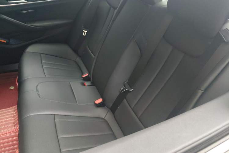 Used BMW 5 Series 2018 525Li M Sport Package Interior 4