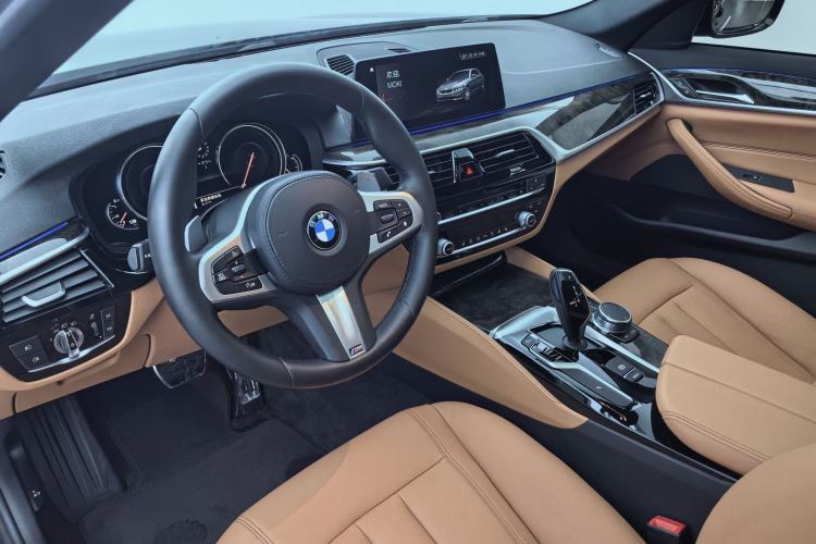Used BMW 5 Series 2018 530Li Leading Model M Sport Package Interior 4