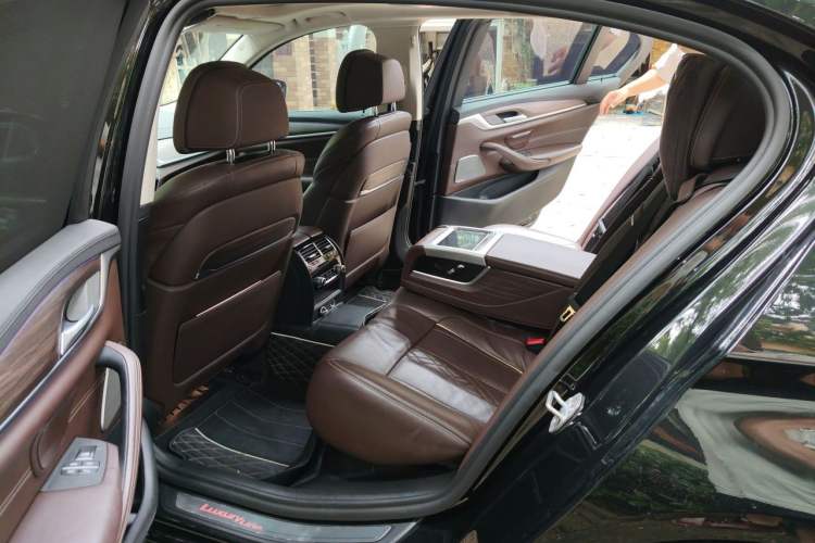 Used BMW 5 Series 2018 Revised 540Li Executive Edition Interior 4