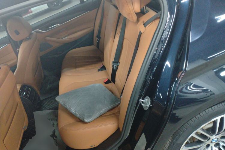 Used BMW 5 Series 2018 Facelifted 530Li xDrive M Sport Package Interior 4