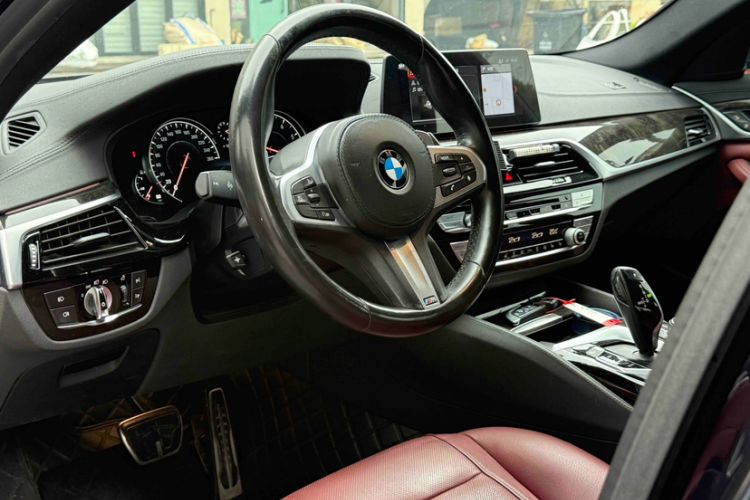 Used BMW 5 Series 2018 Facelifted 530Li xDrive M Sport Package Interior 5