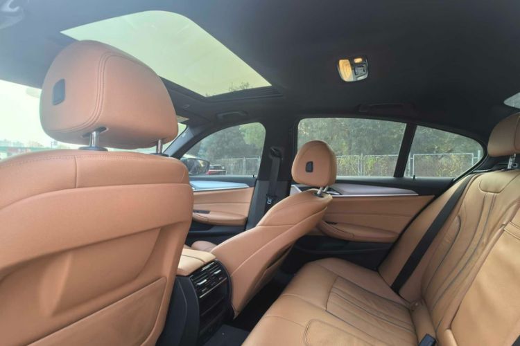 Used BMW 5 Series 2018 525i M Sport Package Interior 5
