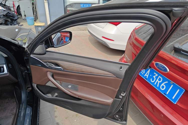 Used BMW 5 Series 2018 530Li xDrive Luxury Package Interior 5